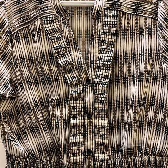 East 5th Womens Blouse Sz Large Brown/Cream Button Up Short Sleeve Front Ruffle - Picture 5 of 8